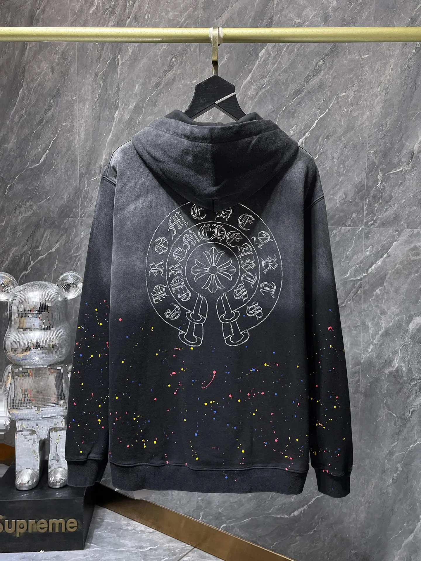 P300 Chrome Hearts Autumn and Winter 2025 Counter Synchronization The highest version! Crow Heart Cross Horseshoe Gradient Washed Water Splash Ink Hot Diamond Heavy Industry Sweater Improved Customized Version 1:1 High Weight High Quality Fabric Recommended Colors: Gradient Black Gradient Pink Gradient Green Code Number: S, M, L, XL
